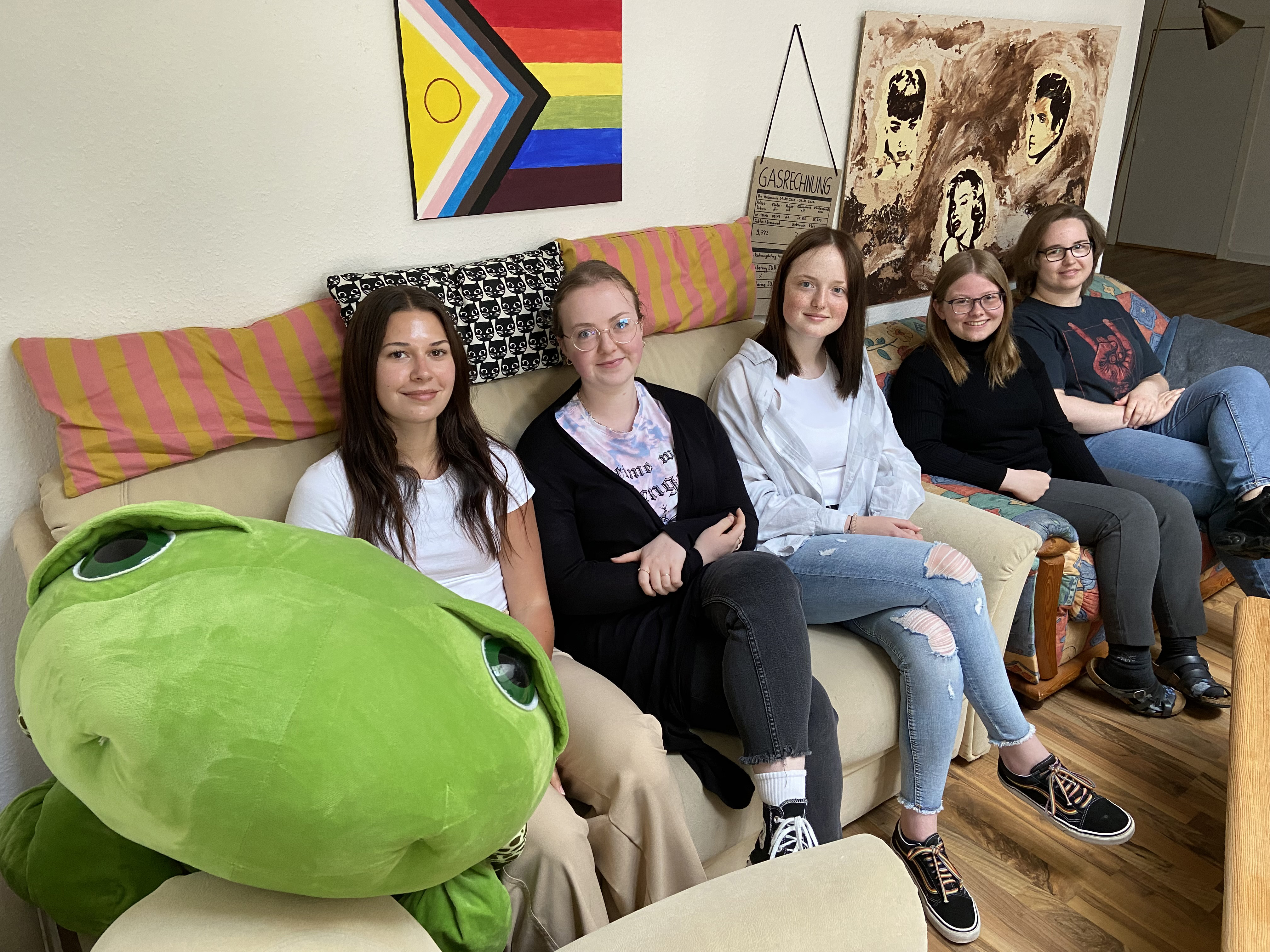 Die FSJ-WG (von links): Vanessa Meißner, Sophie Stecklein, Ann-Sophie Seliger, Ineke Klaaßen und Gitta Smit. Foto: Kerstin Kempermann